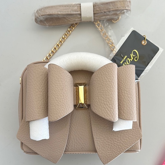like dreams Handbags - NWT Grossi New York Tan Handbag – Bow Accent | Small & Chic